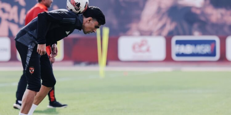 أشرف بن شرقي يشارك في التدريب الأول للنادي الأهلي المصري