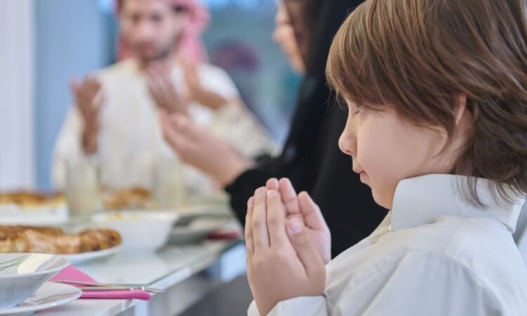 خطوات بسيطة لتعويد الأطفال على الصيام في رمضان