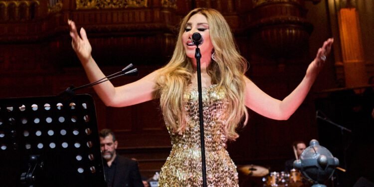 وسط تفاعل جماهيري كبير..نجوى كرم تخطف الأضواء في حفلها الغنائي بأمستردام