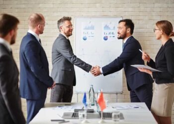 كيف تنجح في التفاوض؟.. مفتاحك لتحقيق أهدافك بذكاء ونجاح