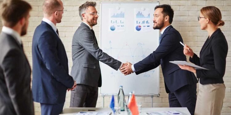 كيف تنجح في التفاوض؟.. مفتاحك لتحقيق أهدافك بذكاء ونجاح