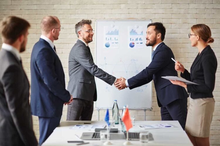 كيف تنجح في التفاوض؟.. مفتاحك لتحقيق أهدافك بذكاء ونجاح