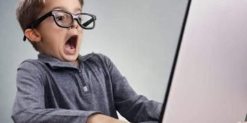 كيف تحمي الأطفال من مخاطر الإنترنت باستخدام الرقابة الأبوية؟