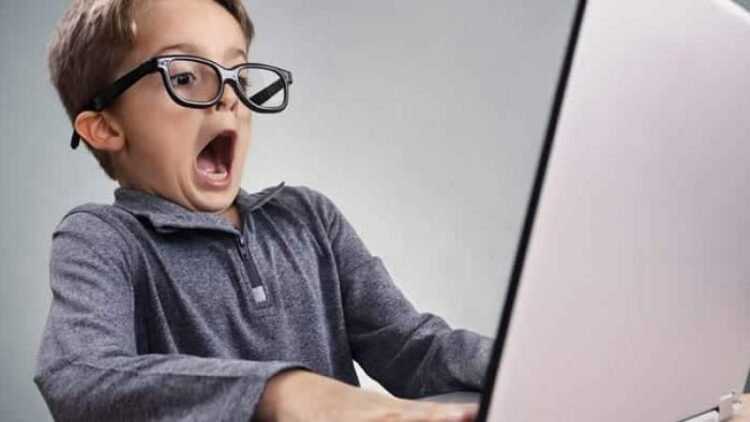 كيف تحمي الأطفال من مخاطر الإنترنت باستخدام الرقابة الأبوية؟