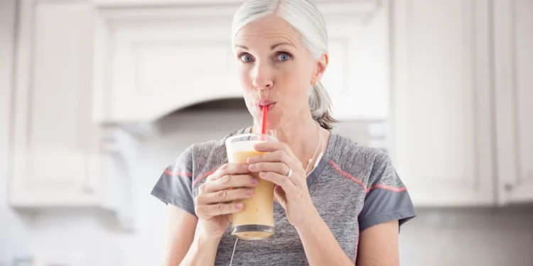 مشروب سحري يساعد في التخسيس.. تناوله قبل النوم