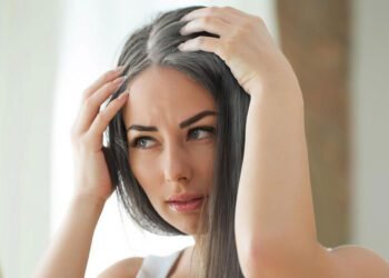 وداعًا لـ الشيب المبكر.. أطعمة تحافظ على لون شعرك الطبيعي