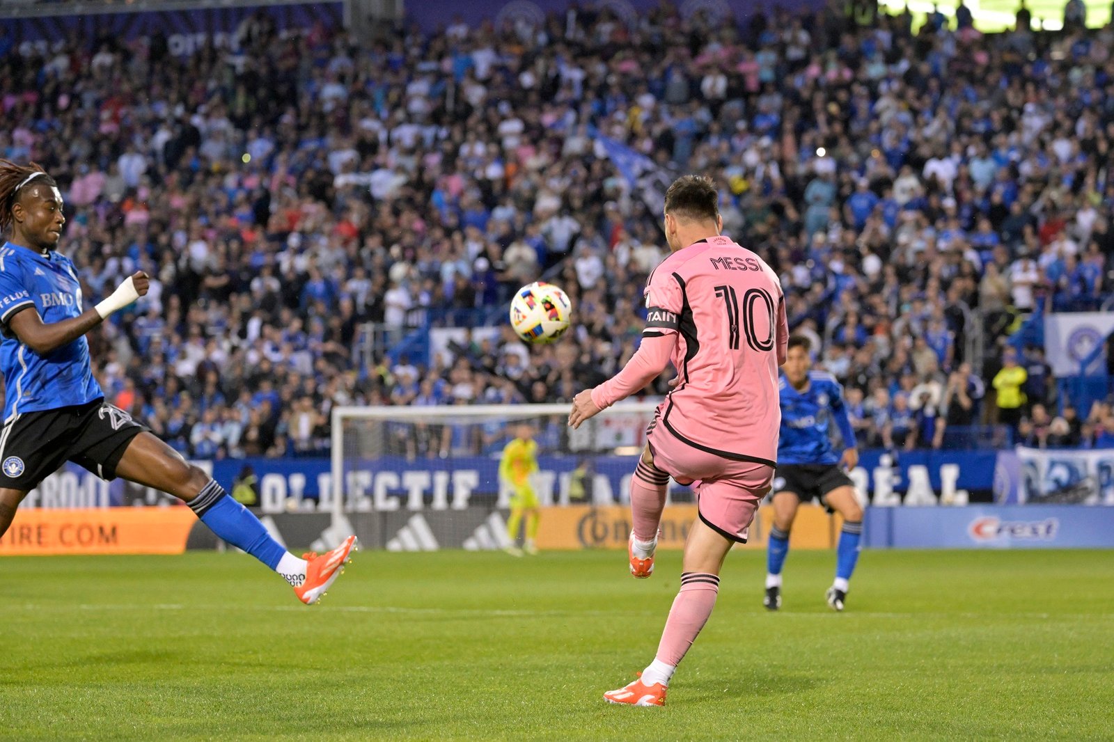 forward Lionel Messi
