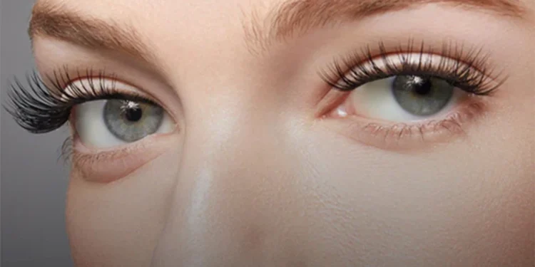 تطويل الرموش.. 4 زيوت سحرية لنظرة جذابة وساحرة