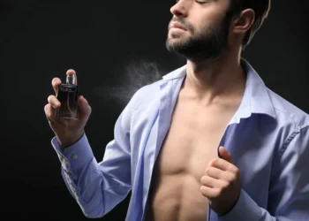 عطور رجالية تأسر قلوب النساء وتترك انطباعاً لا يُنسى