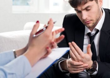 لـ زيادة الثقة بالنفس.. عليك تجنب هذه العادات!
