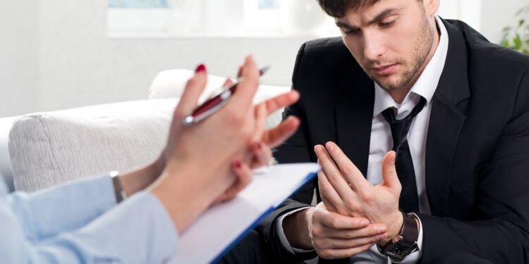 لـ زيادة الثقة بالنفس.. عليك تجنب هذه العادات!