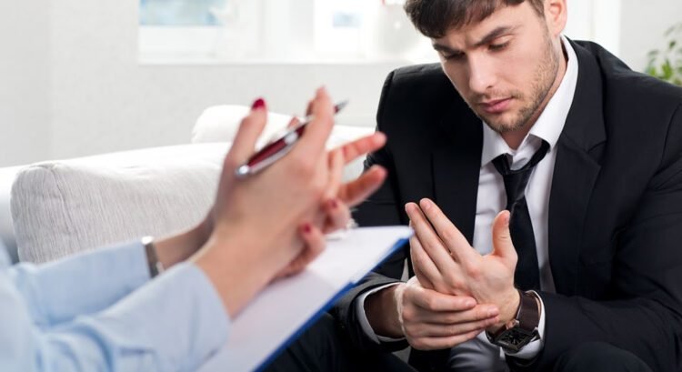 لـ زيادة الثقة بالنفس.. عليك تجنب هذه العادات!