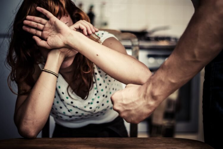بعد فاجعة آية عادل.. علامات تحذيرية للعنف على شريك حياتك لا تتجاهليها!