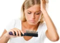 فرشاة الشعر قد تكون السبب في التقصف والتساقط.. إليكي الحل المناسب