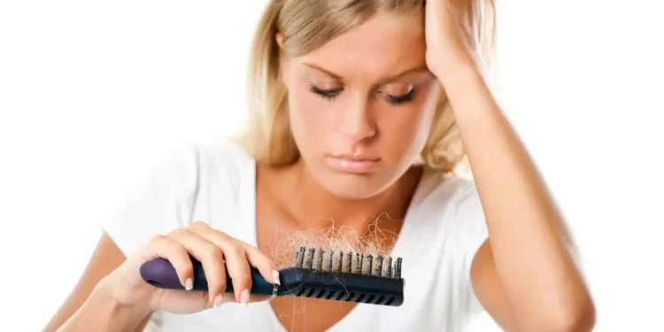 فرشاة الشعر قد تكون السبب في التقصف والتساقط.. إليكي الحل المناسب