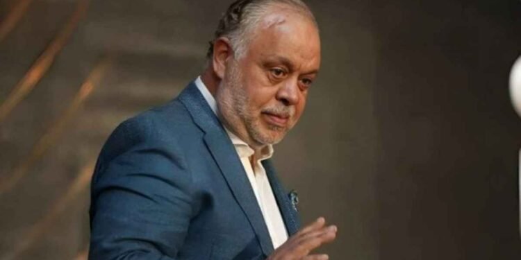 أشرف زكي يُصاب بوعكة صحية.. وروجينا تنشر صورة من المستشفى