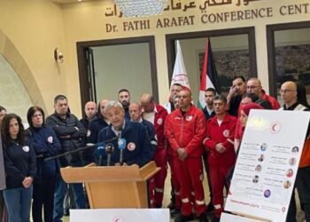 مصير المسعفين التسعة.. الهلال الأحمر يدق ناقوس الخطر ضد الاحتلال