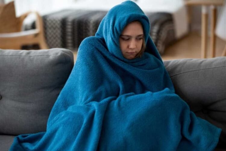 لماذا تشعر بالبرودة بعد الإفطار في رمضان؟ الأسباب والحلول الصحية
