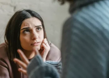 كيفية زيادة الثقة بالنفس والتخلص من العلاقات السامة؟