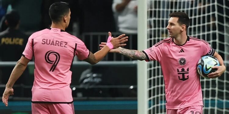 استبعاد ميسي عن مباراة إنتر ميامي وضم سواريز يثير الجدل.. ماذا قال المدرب؟