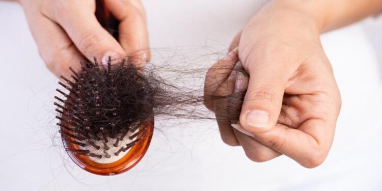 تساقط الشعر.. طرق بسيطة تعيد نموه مرة أخرى!