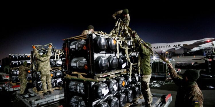 ترامب يعلق المساعدات لأوكرانيا لإذلال زيلينسكي