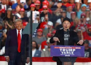 Ti phu Elon Musk se lanh dao mot bo duoi
