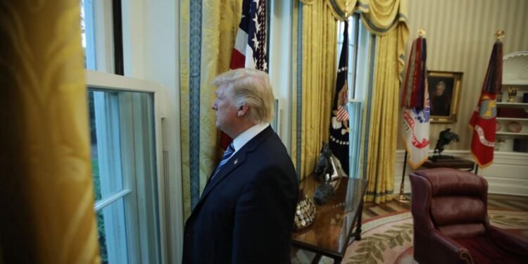 المئة يوم الأولى لترامب: سياسات جذرية وصدامات داخلية وخارجية