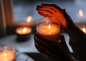 الشموع المعطرة.. خطر كبير داخل منزلك!