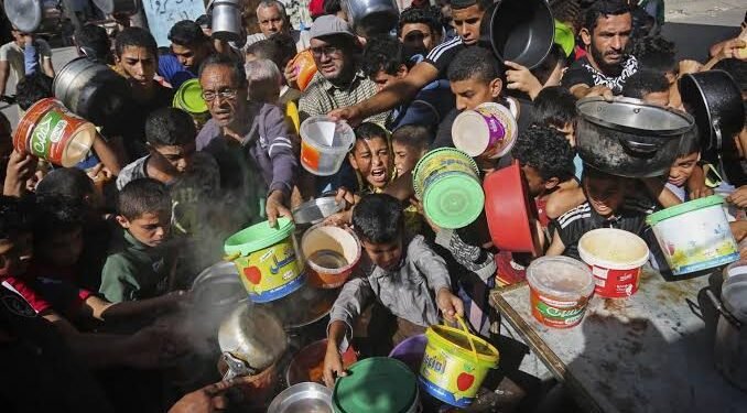 سكان غزة يشعرون بالقلق بسبب إغلاق إسرائيل للحدود وارتفاع أسعار المواد الغذائية