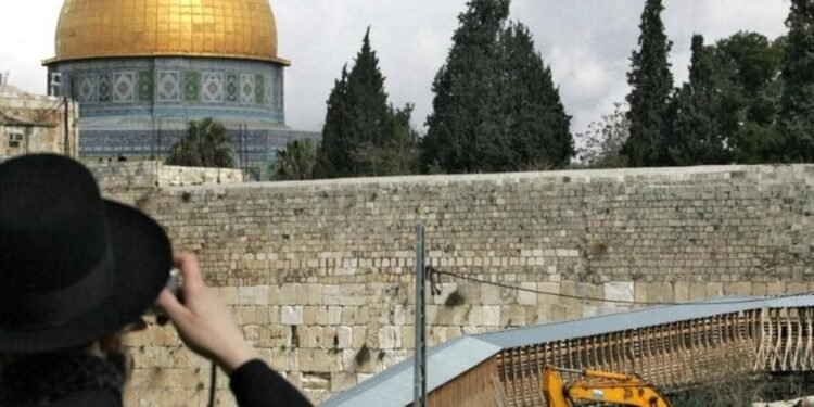 إغلاق باب المغاربة.. تهدئة مؤقتة أم تكريس للسيادة الفلسطينية على الأقصى؟