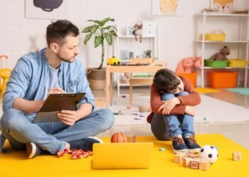 7 علامات تدل على إصابة طفلك بـ التوحد؟