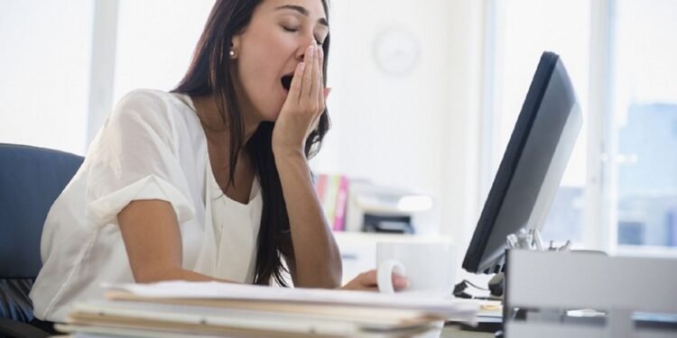 التثاؤب بكثرة ينذر بمرض خطير.. احذر هذه العلامات!