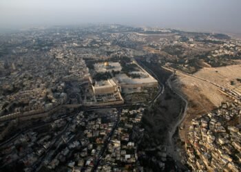 القدس تُحاصر بالصمت: الاحتلال يغلق مؤسسات الصمود