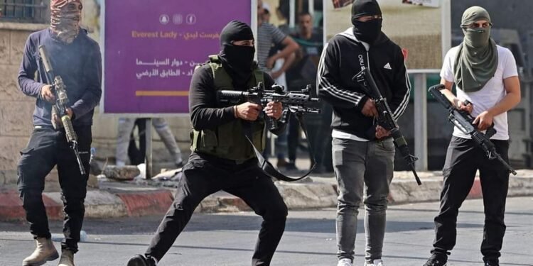 الضفة الغربية: اقتصاد مُنهك تحت سندان المقاومة ومطرقة الحصار