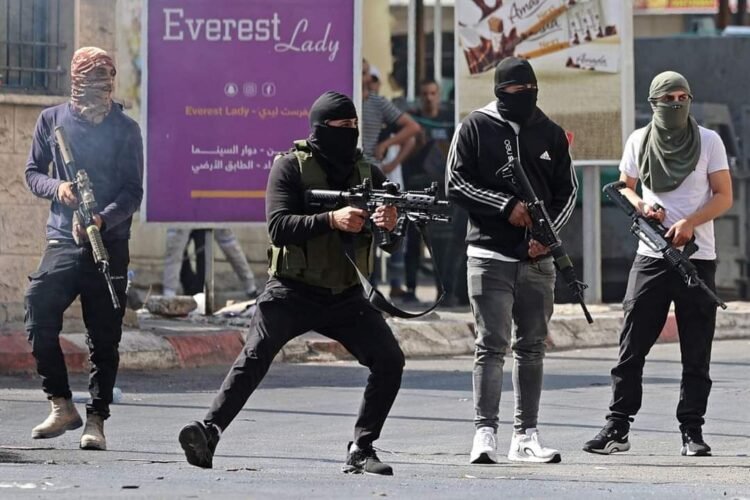 الضفة الغربية: اقتصاد مُنهك تحت سندان المقاومة ومطرقة الحصار