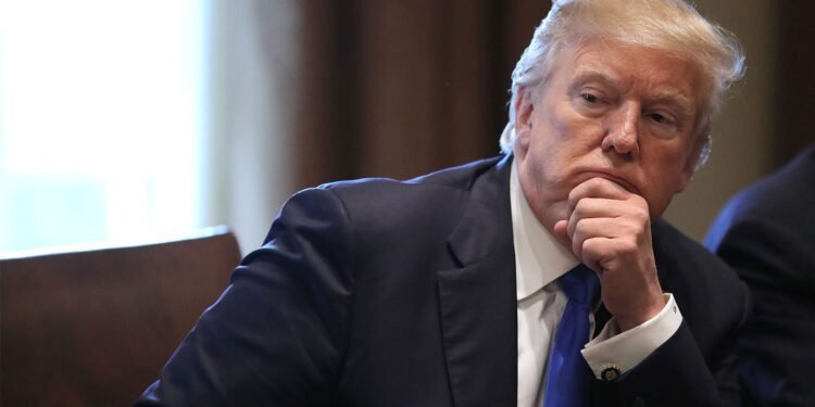 شعبية ترامب تتراجع إلى أدنى مستوى في أحدث استطلاع رأي!