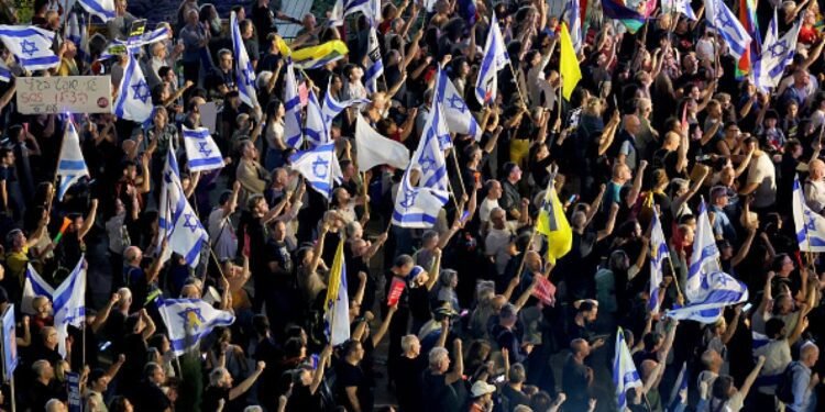 استقالة بار تُربك نتنياهو قبيل المحاسبة