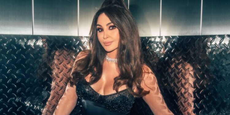 إليسا تتصدر التريند بسبب طفل مصاب بالسرطان!