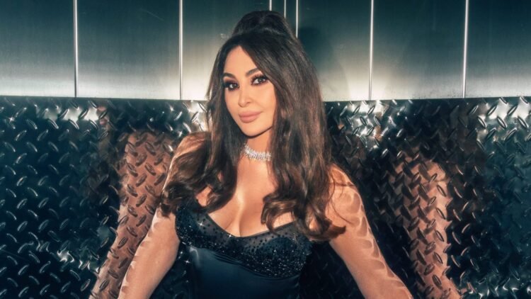إليسا تتصدر التريند بسبب طفل مصاب بالسرطان!