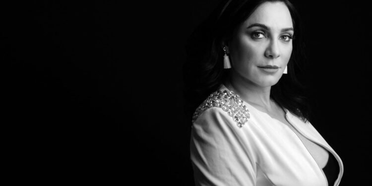 سلاف فواخرجي.. السبب الحقيقي لشطبها من نقابة الفنانين!