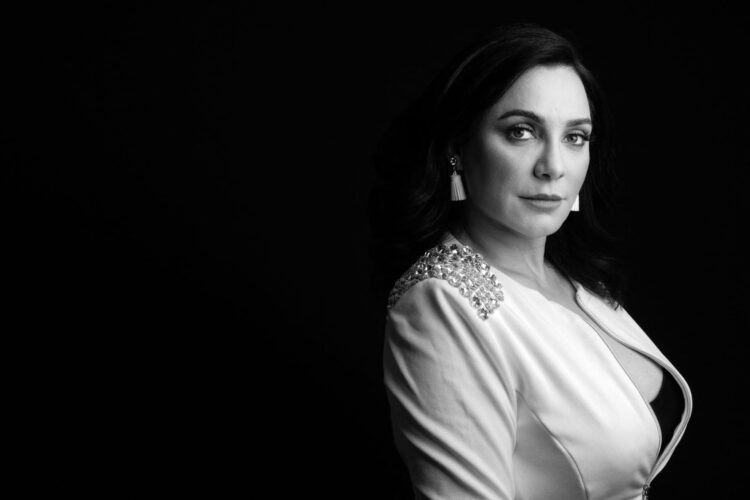 سلاف فواخرجي.. السبب الحقيقي لشطبها من نقابة الفنانين!