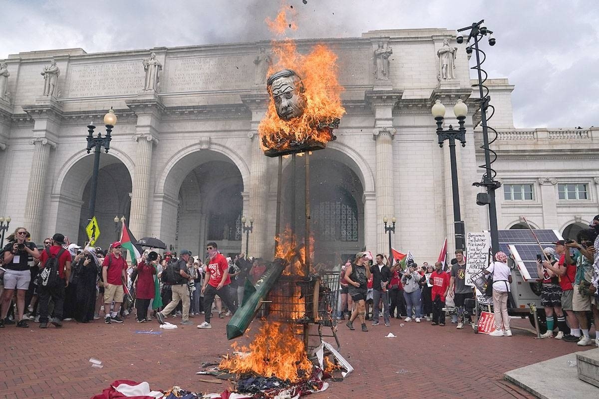 312117