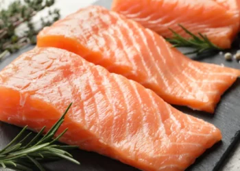 سمك السلمون.. كنز صحي لا يقدر بثمن