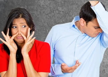 وداعًا لرائحة العرق الكريهة.. 4 أطعمة طبيعية تمنحك انتعاشًا في الصيف