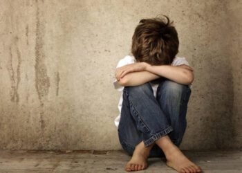 التحرش الجنسي بالأطفال.. 7 نصائح تحمي ابنك
