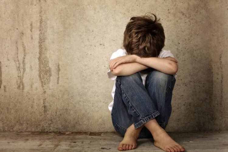 التحرش الجنسي بالأطفال.. 7 نصائح تحمي ابنك