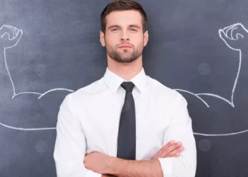 10 خدع تمنحك الثقة بالنفس.. كيف تتحول من خجول إلى واثق في أي موقف؟
