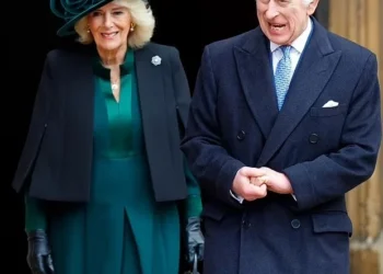 سر ارتداء العائلة المالكة للون الأخضر في عيد الفصح