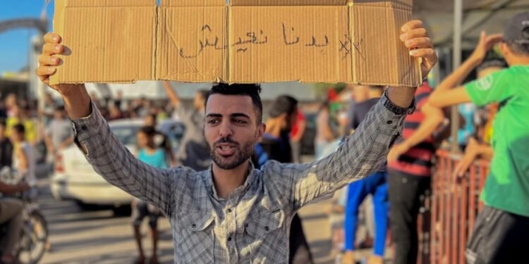 تكميم الأفواه في غزة: هل تخشى حماس صوت الجائعين؟